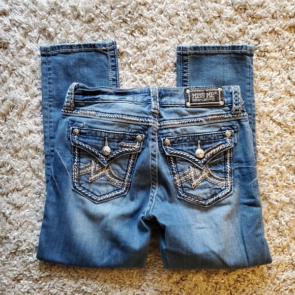 MISS ME | NWOT Boyfriend Capri Distressed Medium Wash Denim Jeans (Size 25) - Picture 2 of 9